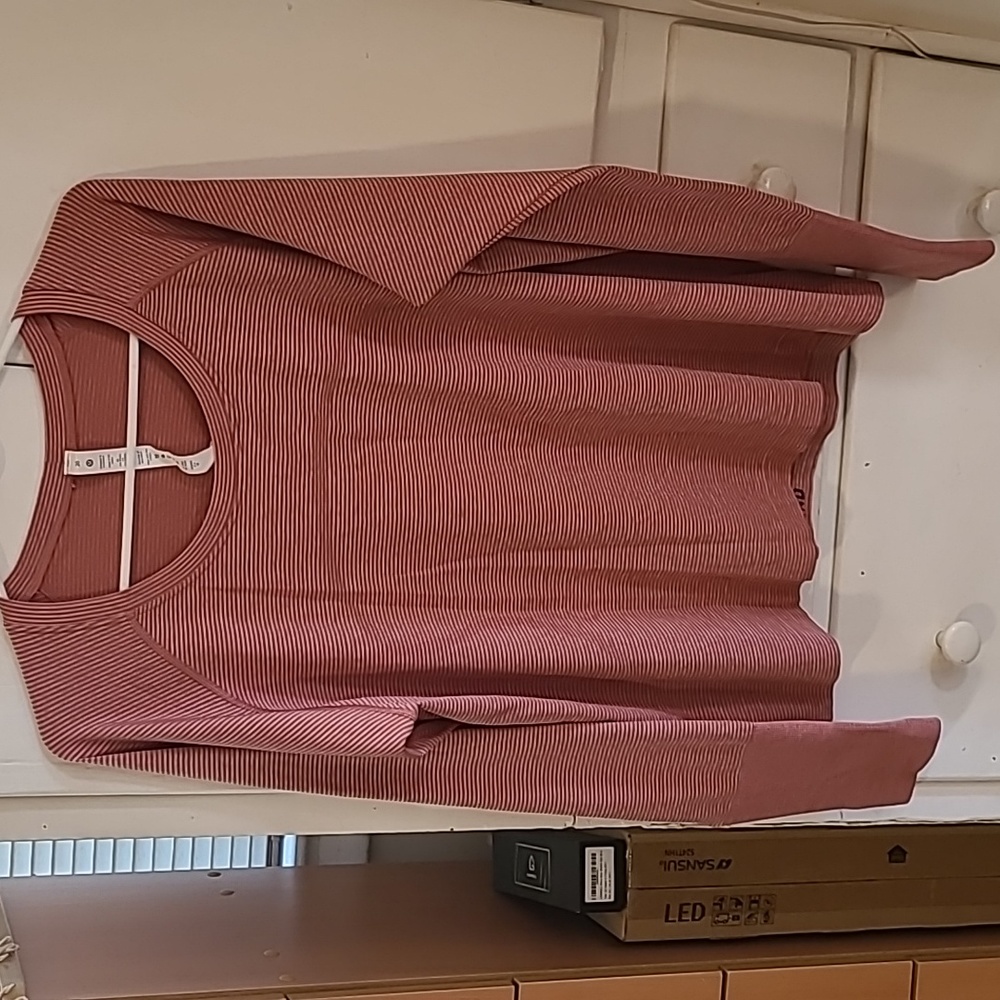 Lululemon Atletica Long Sleeves Active Top, Size 20, Color Pink😀😉♥️